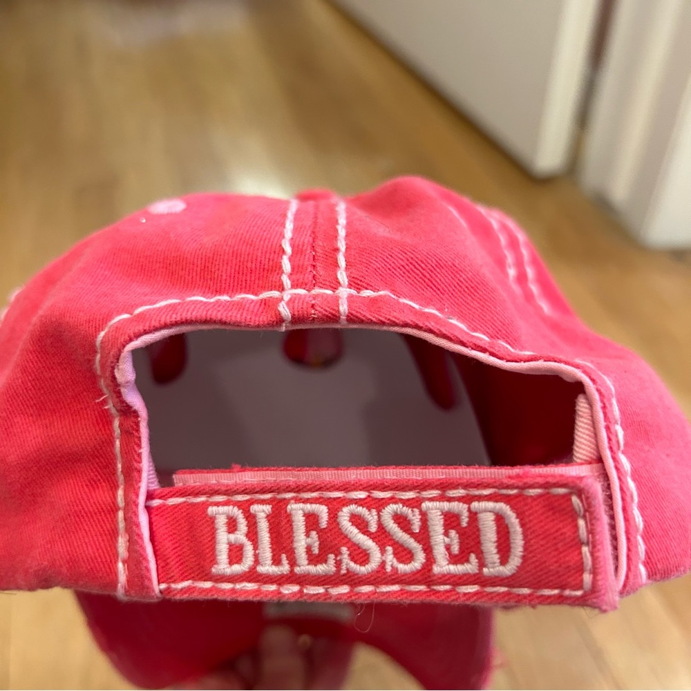 Women’s Hat - Picture 4 of 7